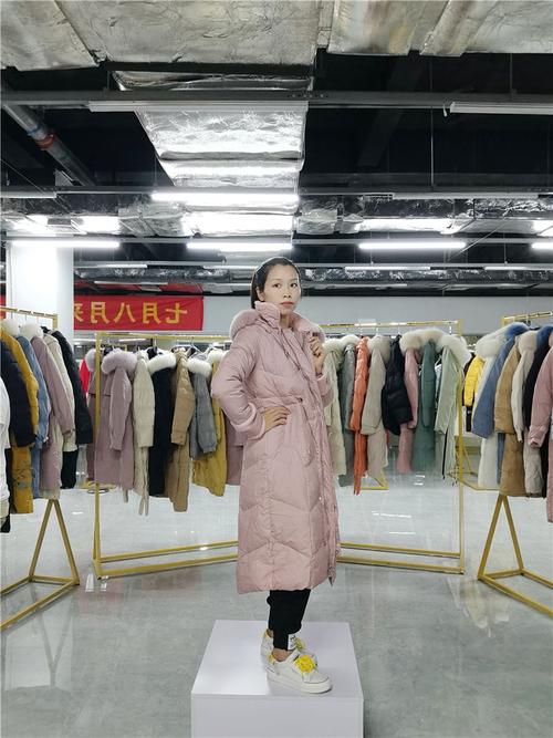 揭秘成都女装批发一手货源 尾货羽绒服多品牌走份清仓全攻略